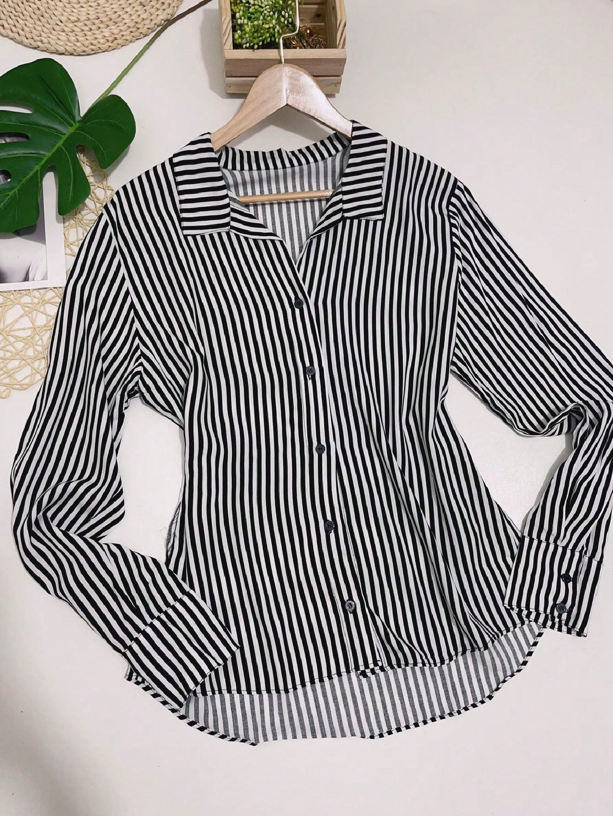 Camisa-Feminina-Listrada-Abotoar